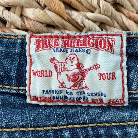 True Religion Rainbow Sophie Cuffed Bermuda - Picture 7 of 11